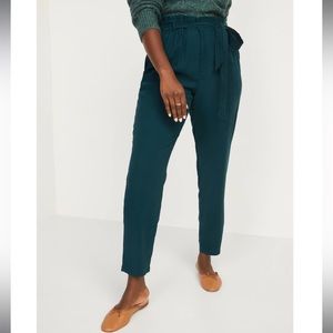 Old Navy  High-Waisted Cropped Belted Straight-Leg Pants - dark ivy